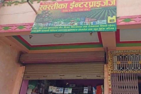 अवैध एग्रोभेटको बदमासि  : पोखरीमा गलत औषधि दिन लगाउँदा लाखौंको माछा मरे, सञ्चालक टाप